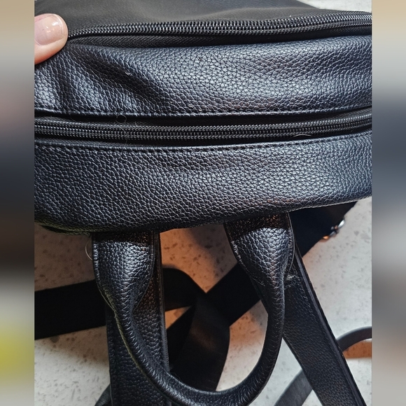 Weisendaishu Vegan Leather Backpack - Picture 2 of 6